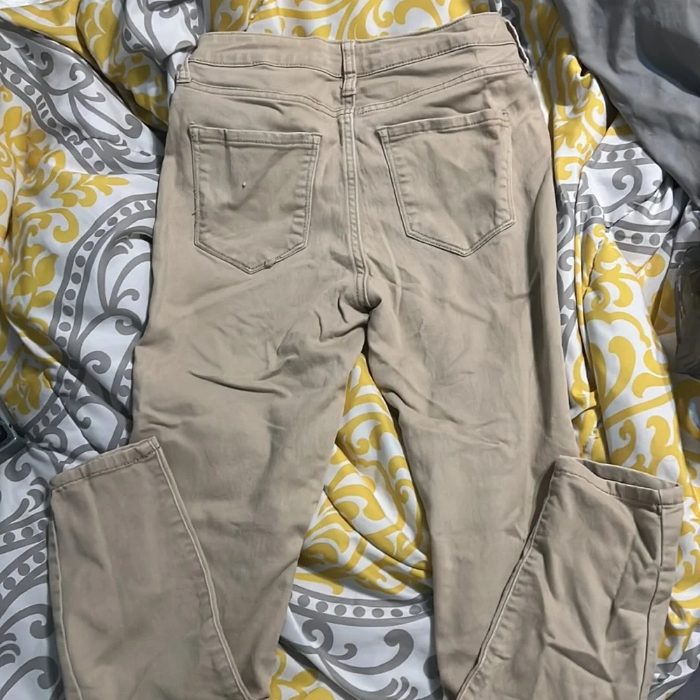 Aeropostale Khaki high rise pants. Size 0 short - Picture 3 of 4
